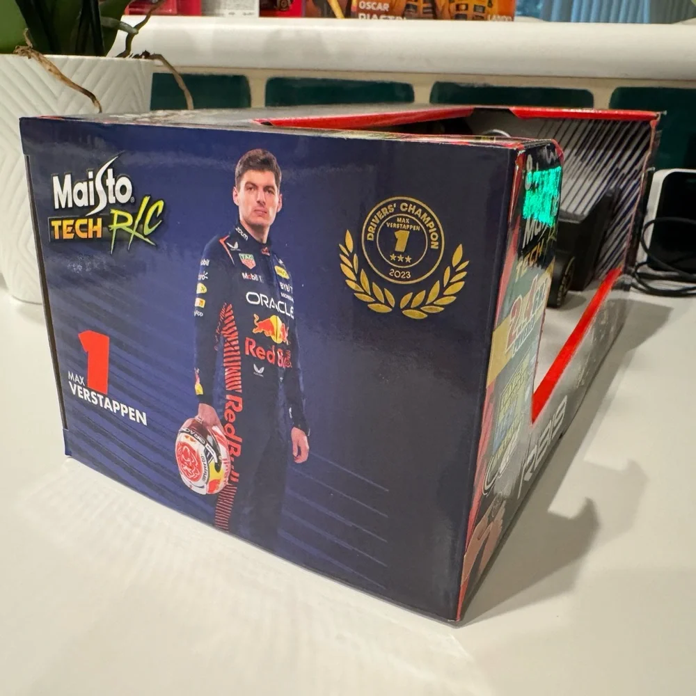 Red Bull RB19 Remote Control Formula One F1 Car Max Verstappen Oracle MIB